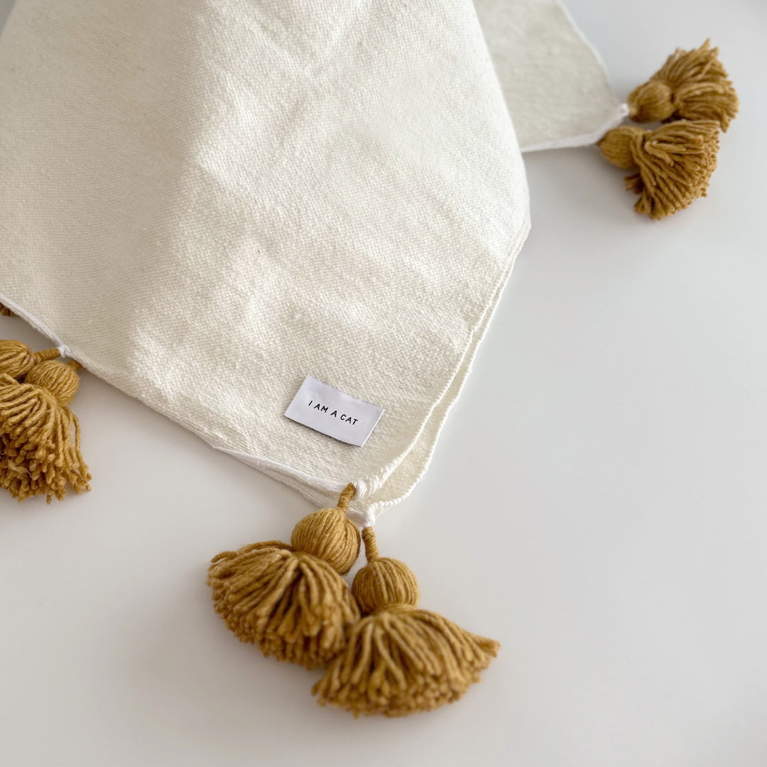 ナチュラルホワイト×マスタードポンポン