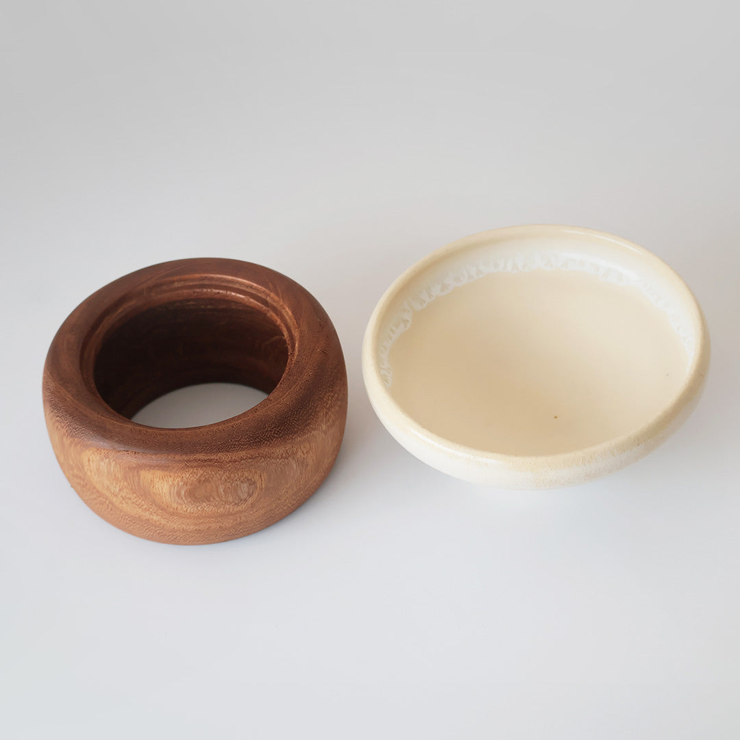 桐鉢:ライトブラウン うつわ:白鳳