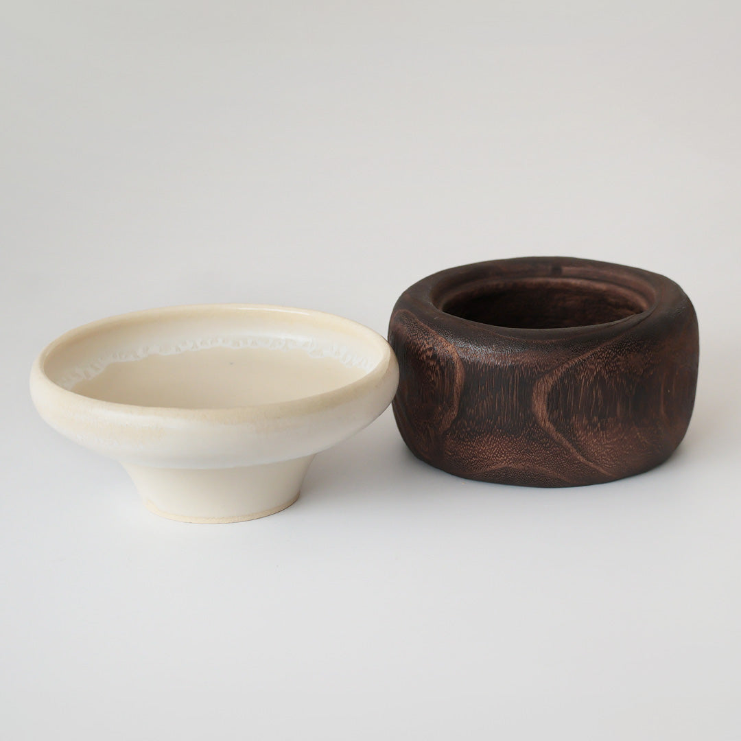 桐鉢:ダークブラウン うつわ:白鳳