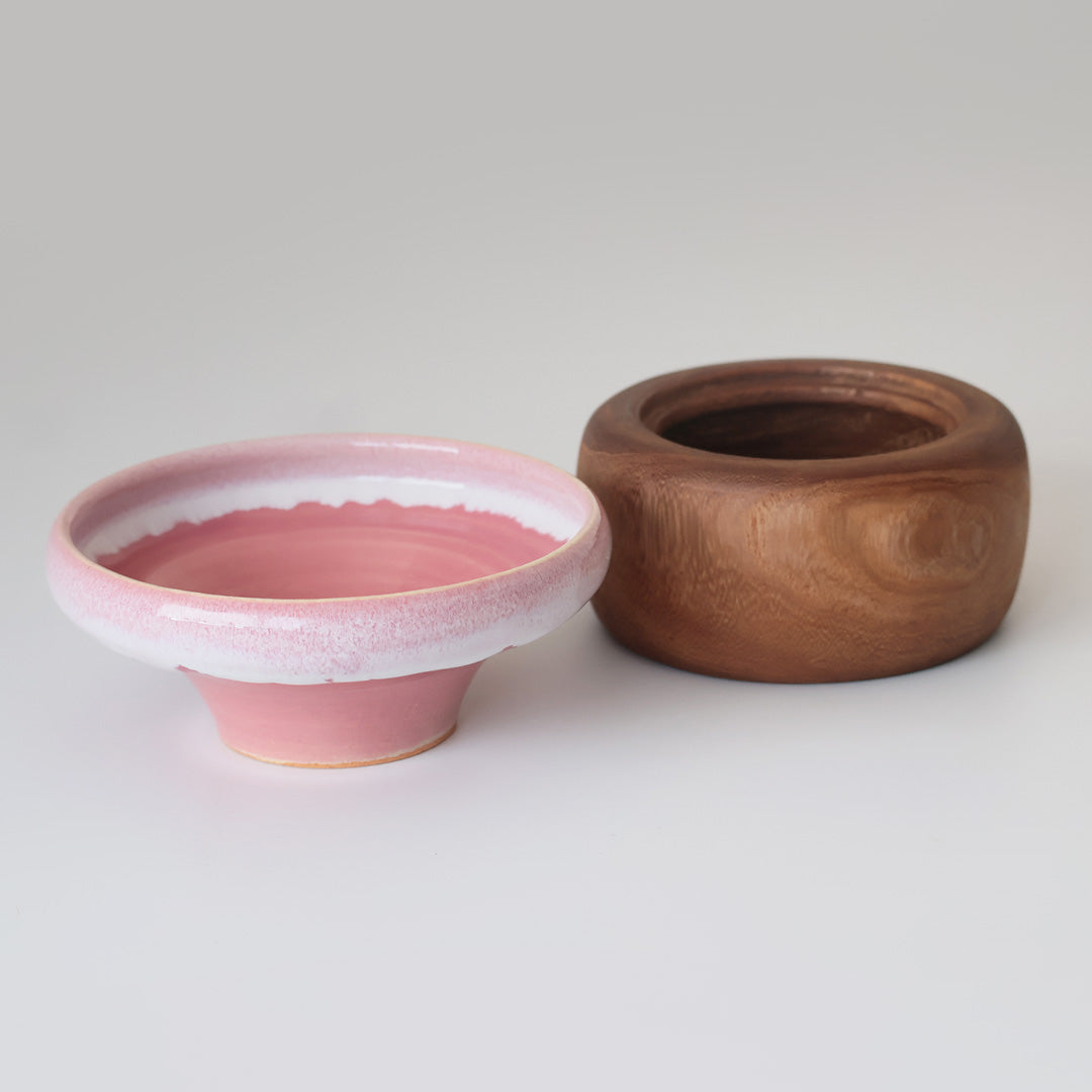 桐鉢:ライトブラウン うつわ:桃