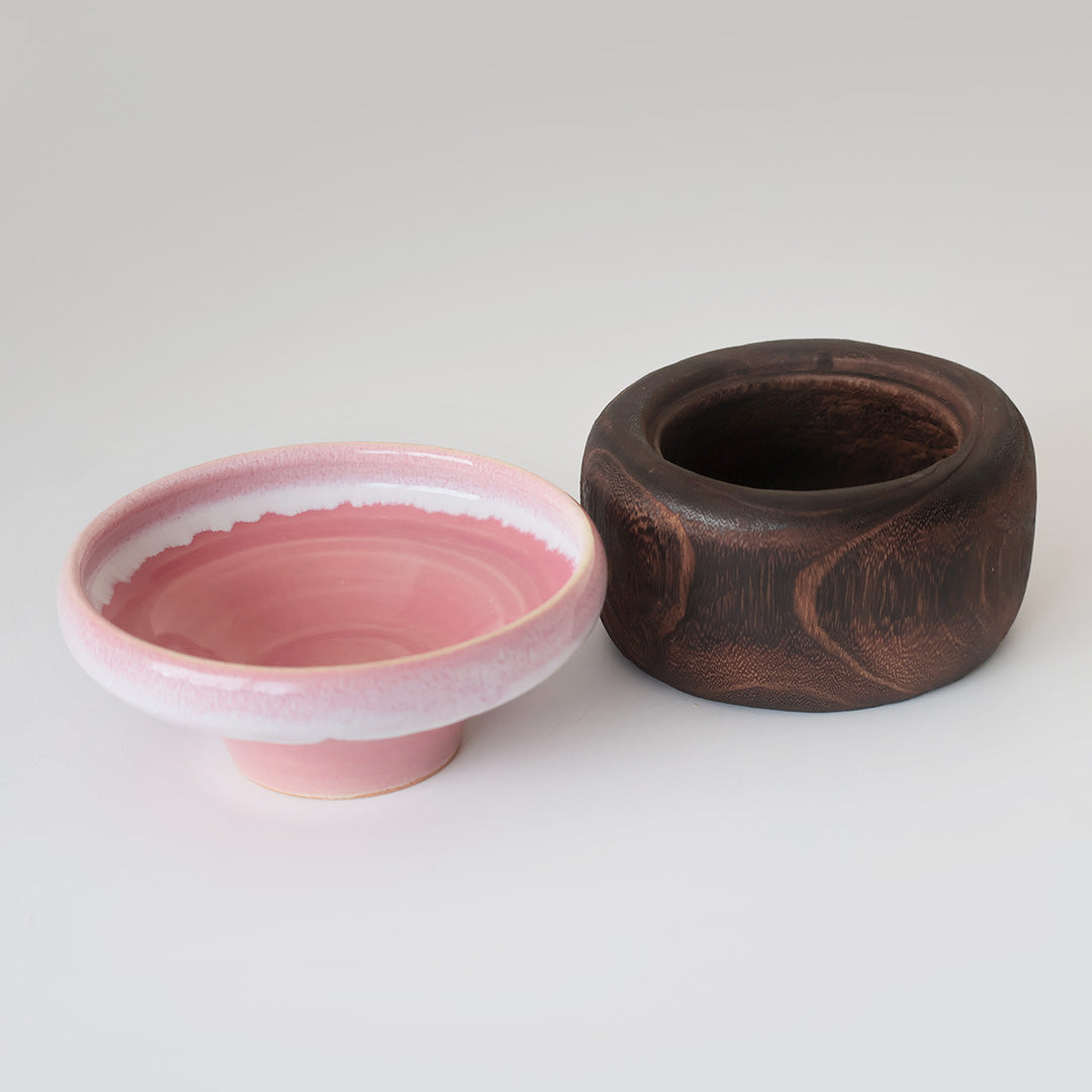 桐鉢:ダークブラウン うつわ:桃