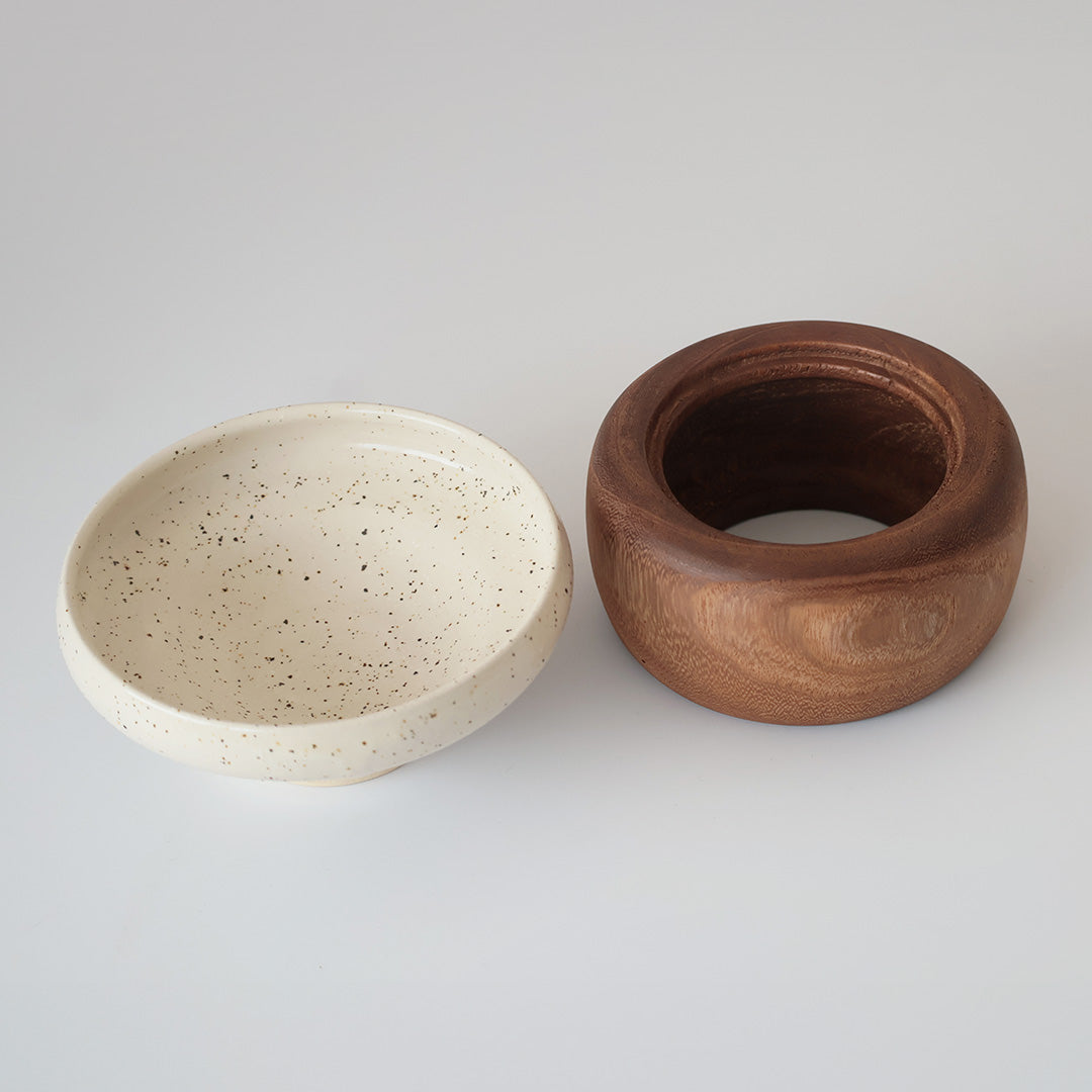 桐鉢:ライトブラウン うつわ:うずら