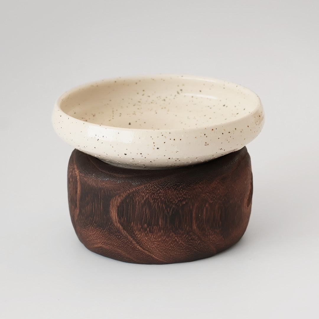 桐鉢:ダークブラウン うつわ:うずら