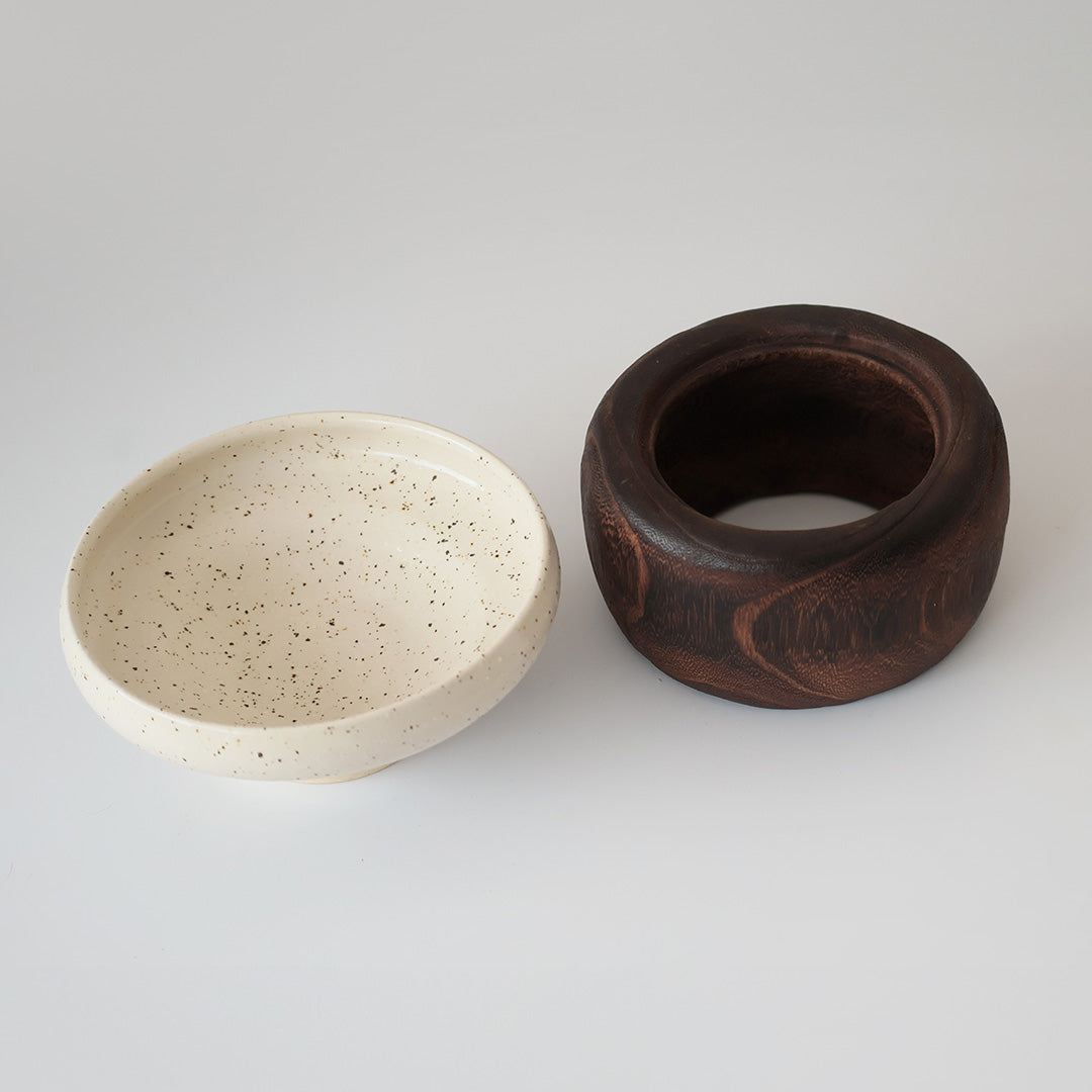 桐鉢:ダークブラウン うつわ:うずら