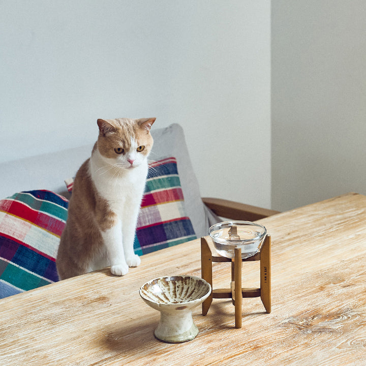 ガラスボウルとヴィンテージ糸巻き