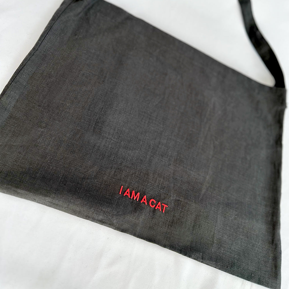 タグ無しのサンプル品または刺繍が斜めに入った商品となります