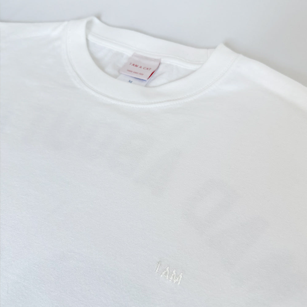 さりげないI AMの刺繍がポイント